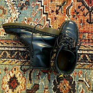 Doc Marten’s (1460 Smooth Leather Lace up Boots)